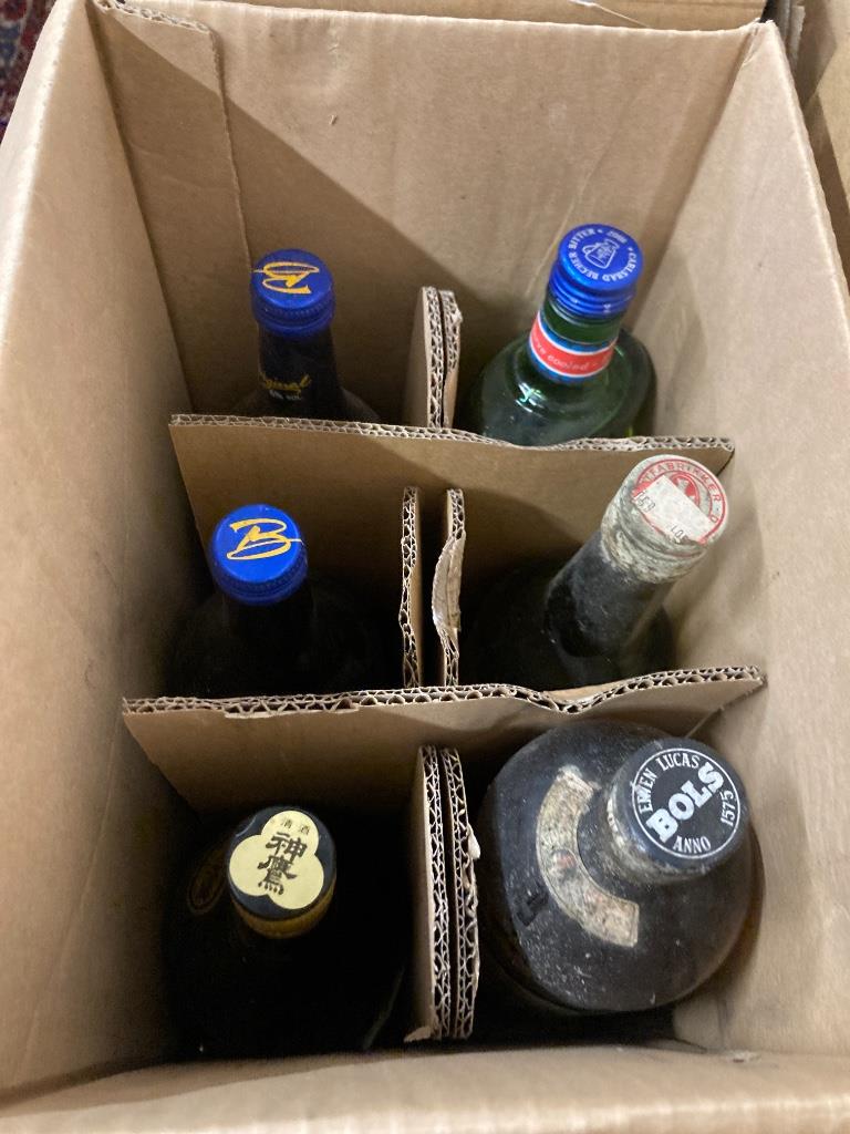 Approximately 85 bottles of assorted wine, port and liqueur, to include Cuvee Castrum 2003, Muscat, 1987 vintage port, etc.